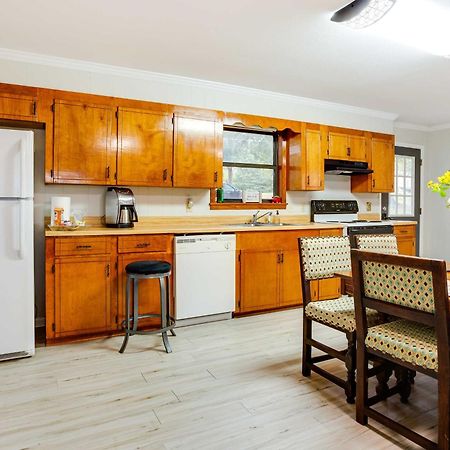 Doyline Cottage With Large Porch And Lake Access! Bagian luar foto